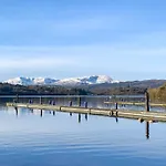 4 Lakeside Apartment