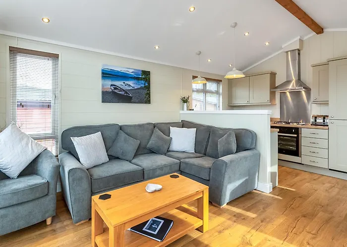 4 Lakeside Apartment