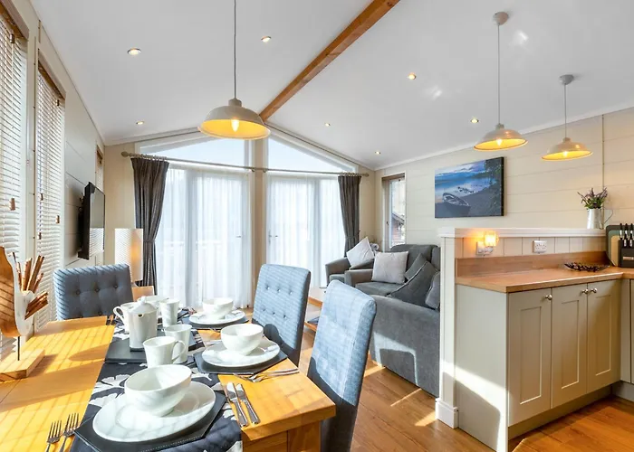 4 Lakeside * Troutbeck Bridge