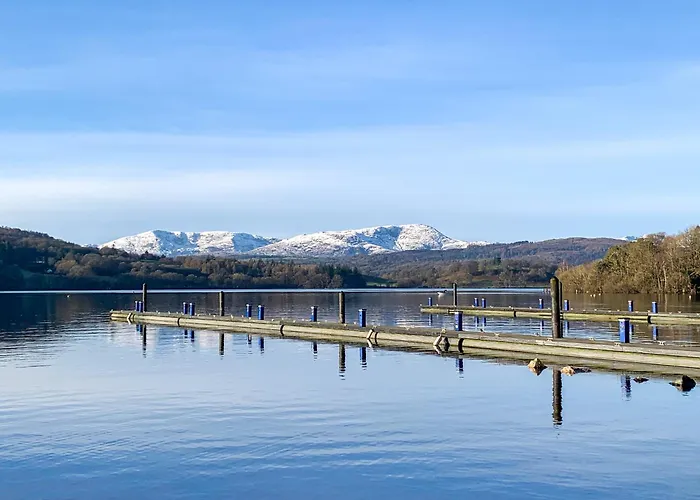 4 Lakeside Apartment