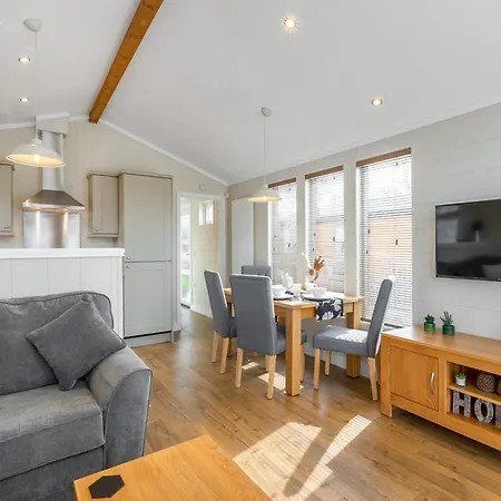 4 Lakeside * Troutbeck Bridge