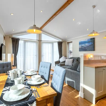 4 Lakeside * Troutbeck Bridge