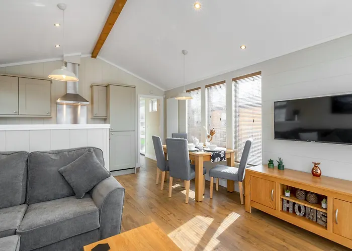 4 Lakeside * Troutbeck Bridge